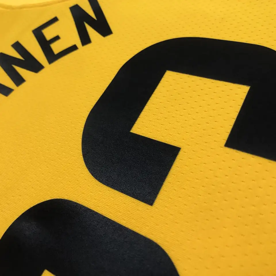 Foto 5 de Temporada 23 Jazz visitante amarillo número 23 Markkanen