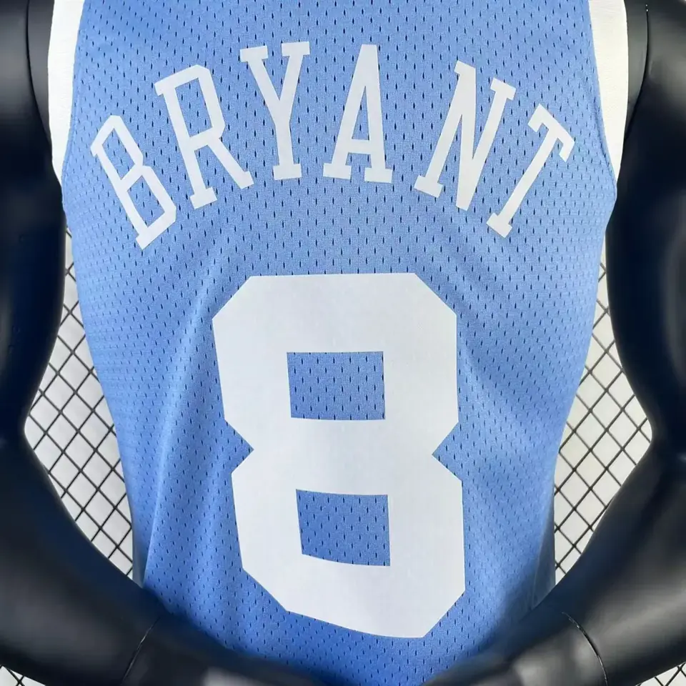 Foto 2 de Camiseta retro MN versión aficionado, termotransferida: Lakers temporada 2004/05 azul Carolina nº 8 Kobe Bryant