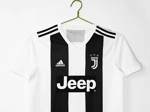 Foto 5 de Temporada 2018/19 Juventus local retro 5A