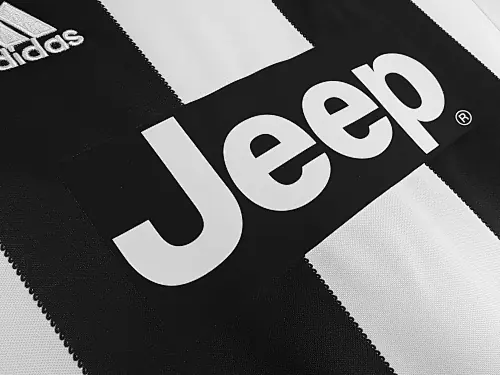Foto 8 de Temporada 2018/19 Juventus local retro 5A