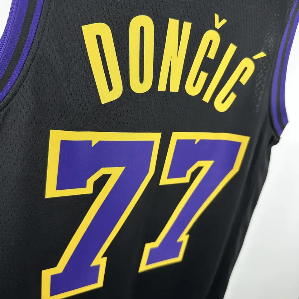 Foto 4 de Temporada 26 Lakers Edición City n.º 77 Doncic