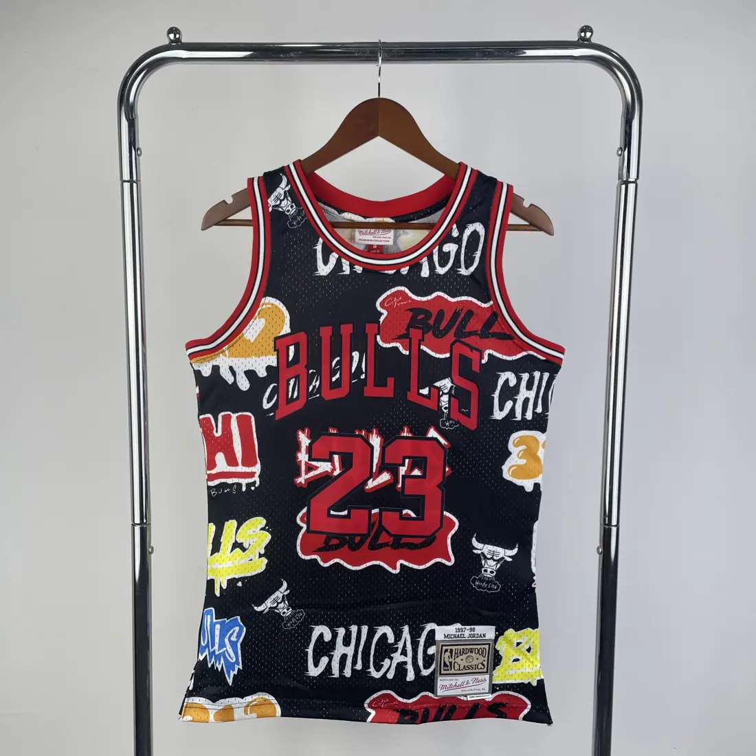 Foto 1 de Camiseta retro termoimpresa MN: SW Bulls temporada 97/98 grafiti número 23 Jordan