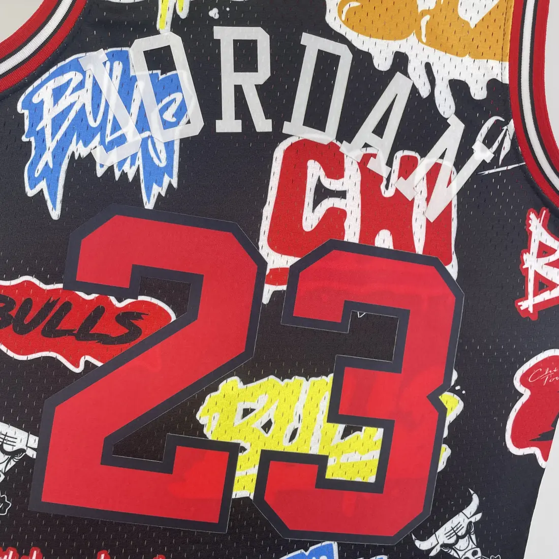 Foto 7 de Camiseta retro termoimpresa MN: SW Bulls temporada 97/98 grafiti número 23 Jordan