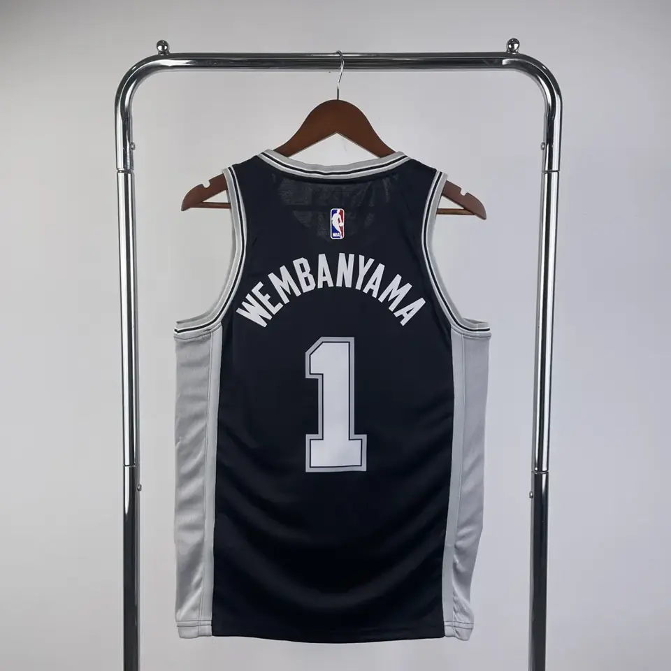 Foto 2 de San Antonio Spurs negro número 1 Wembanyama