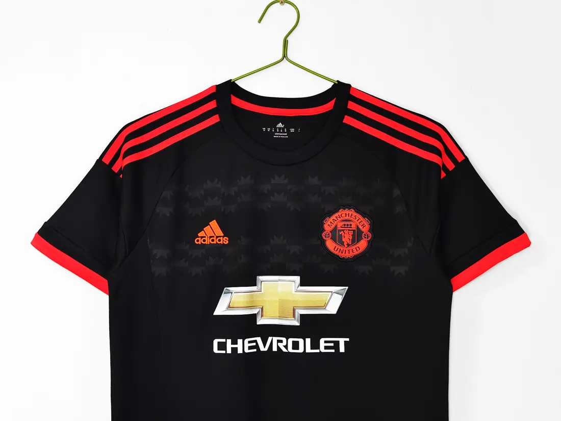 Foto 5 de Temporada 2015/16 Manchester United tercera equipación negra 8A
