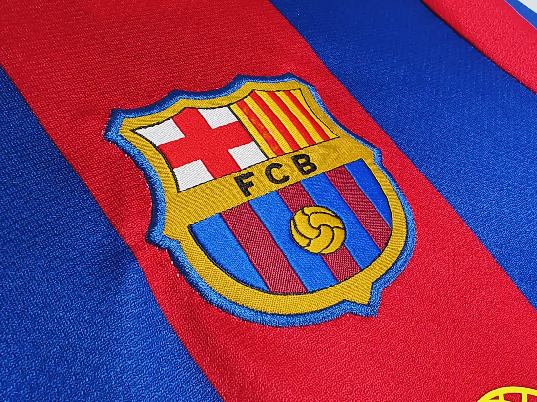 Foto 6 de Manga larga: Temporada 2010/11 Barcelona local versión liga 3B