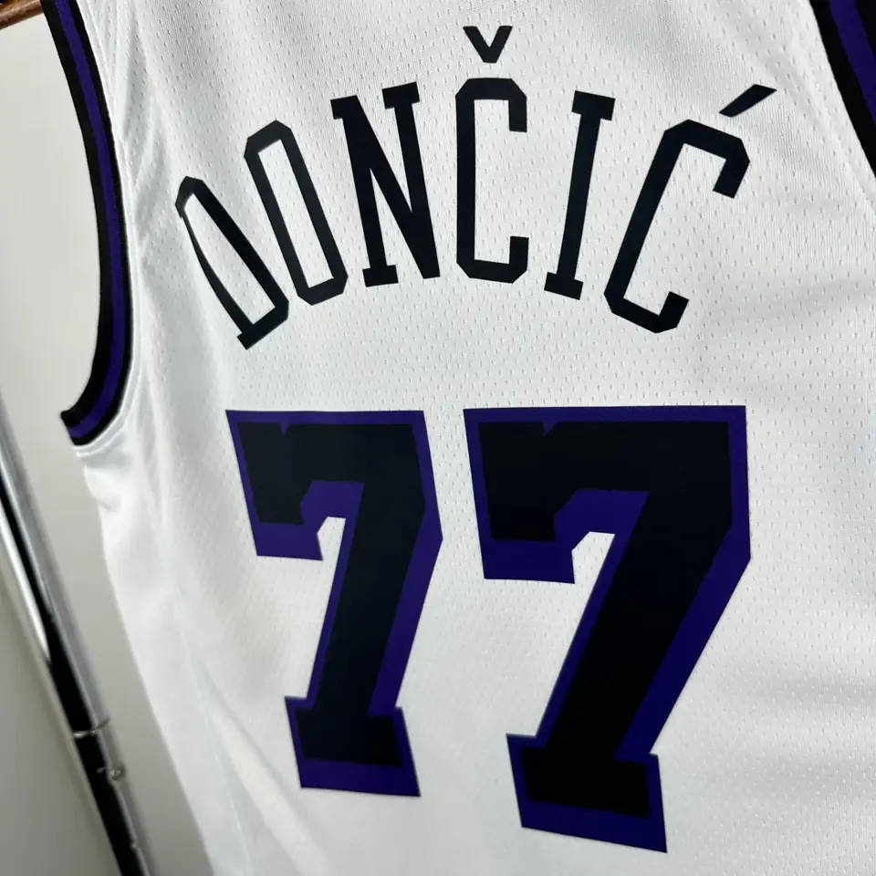 Foto 4 de Temporada 23 Lakers Edición City n.º 77 Doncic