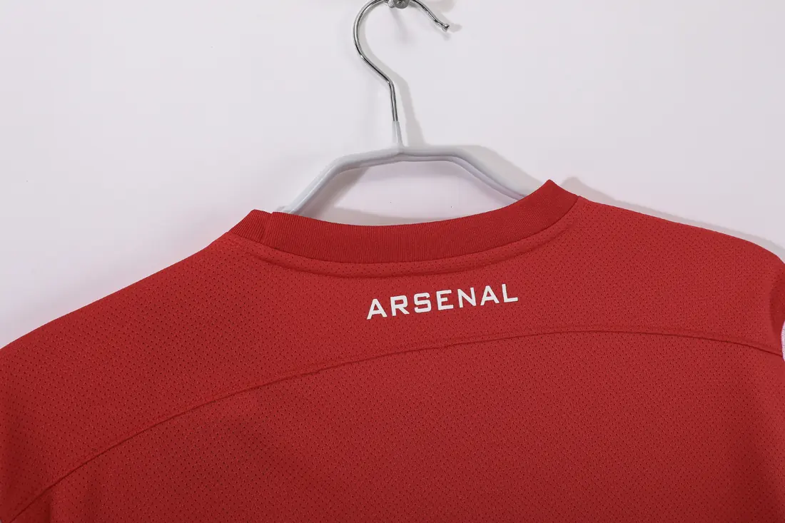 Foto 3 de Temporada 2011/12 Arsenal local retro 0B