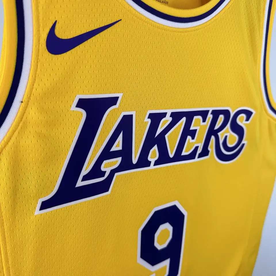 Foto 3 de Temporada 23 Lakers de Los Ángeles cuello redondo amarillo número 9 Bronny