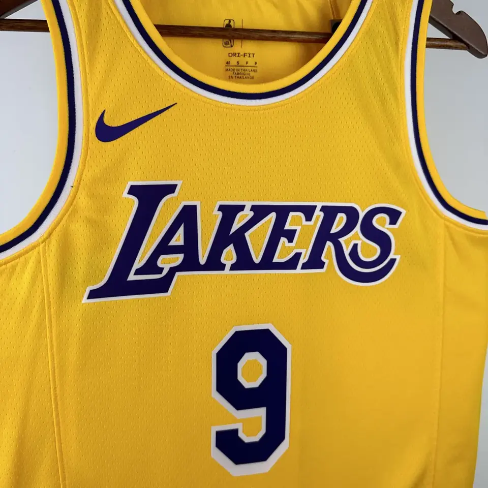 Foto 4 de Temporada 23 Lakers de Los Ángeles cuello redondo amarillo número 9 Bronny