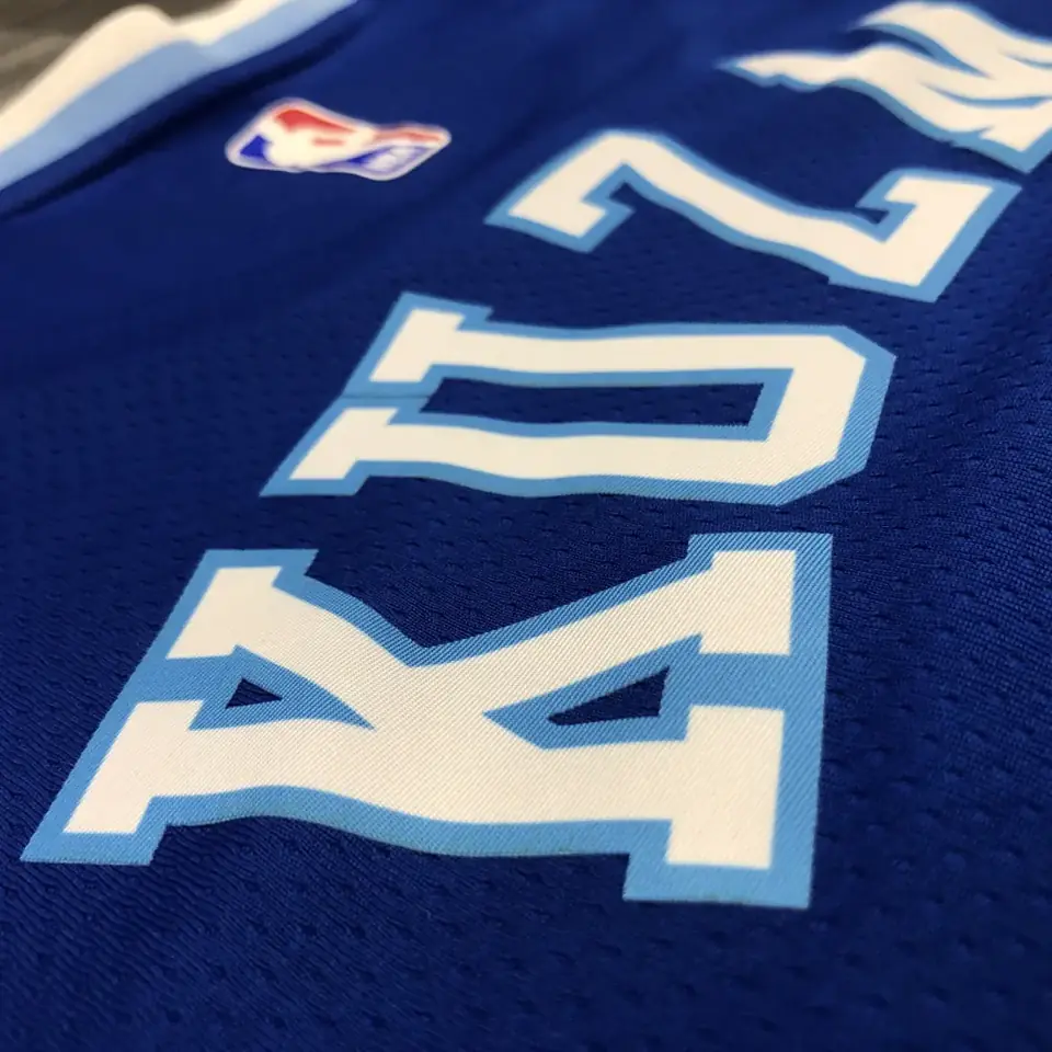 Foto 8 de Los Angeles Lakers Noche Latina retro edición colaboración con cantante azul número 0 Kyle Kuzma