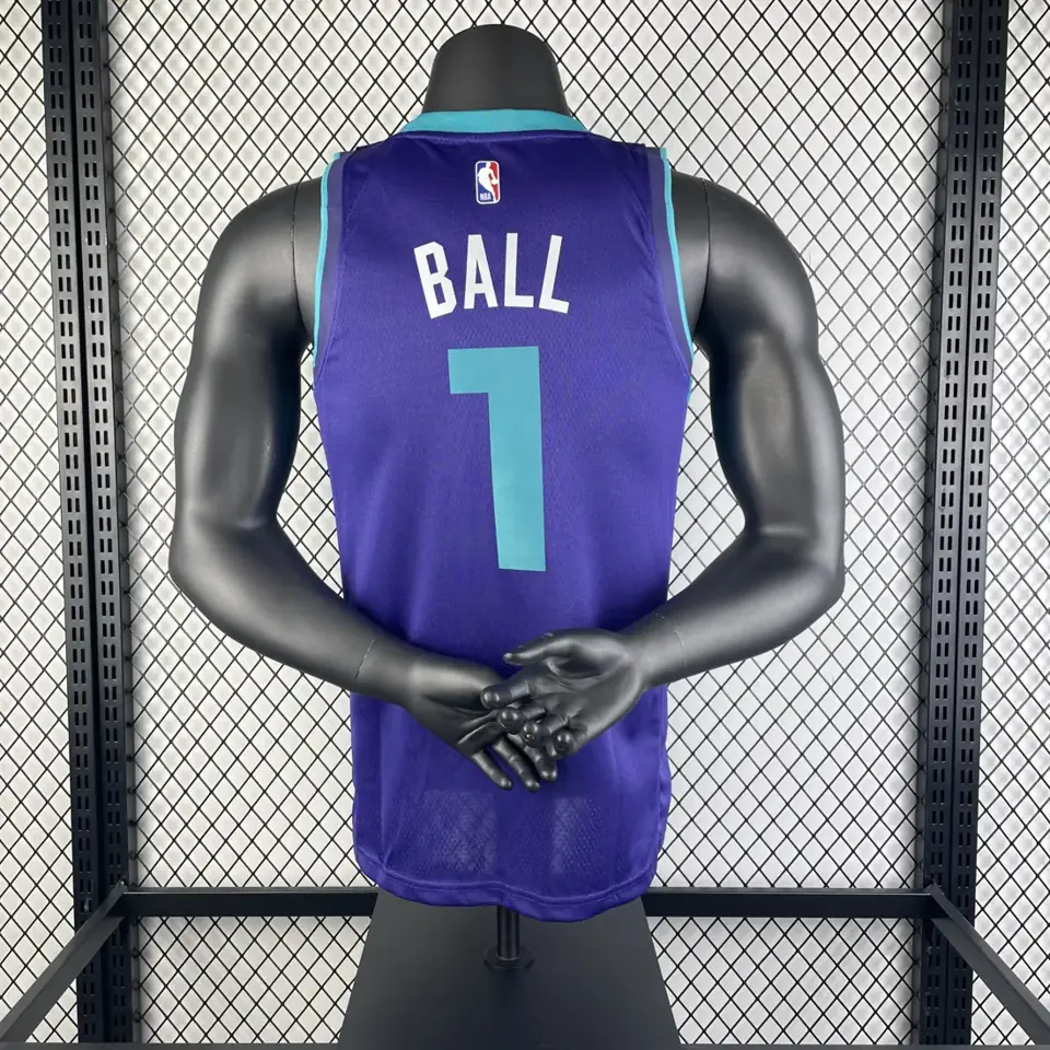 Foto 2 de Temporada 20 Hornets CHA edición Jumpman número 1 Ball