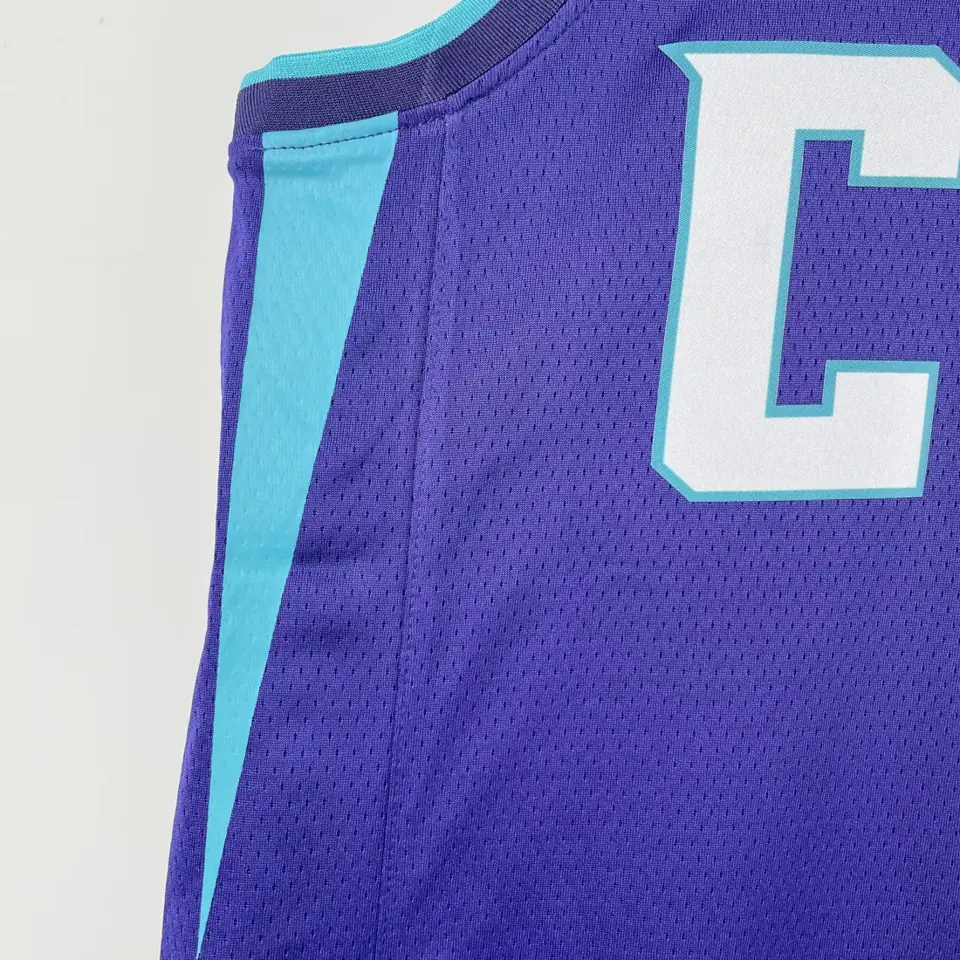 Foto 4 de Temporada 20 Hornets CHA edición Jumpman número 1 Ball