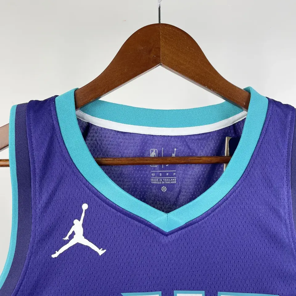 Foto 5 de Temporada 20 Hornets CHA edición Jumpman número 1 Ball