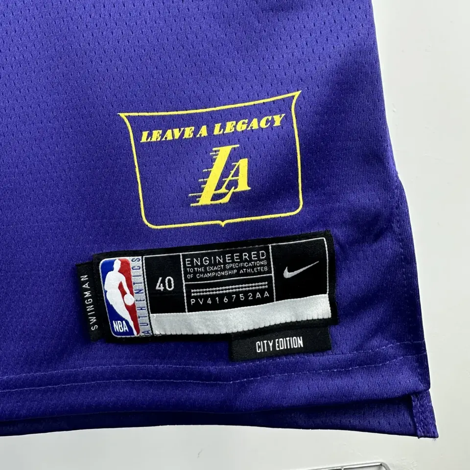 Foto 5 de Temporada 25 Lakers Edición Ciudad número 77 Dončić