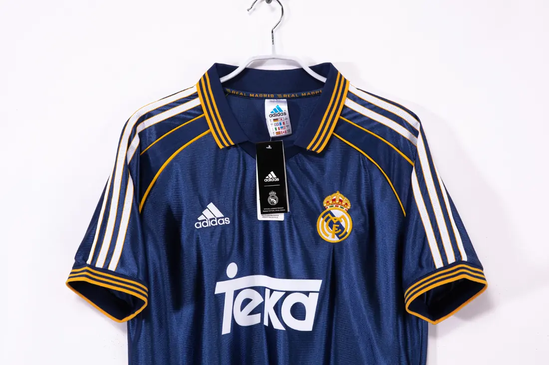Foto 4 de Temporada 1998/00 Real Madrid tercera azul real 8A