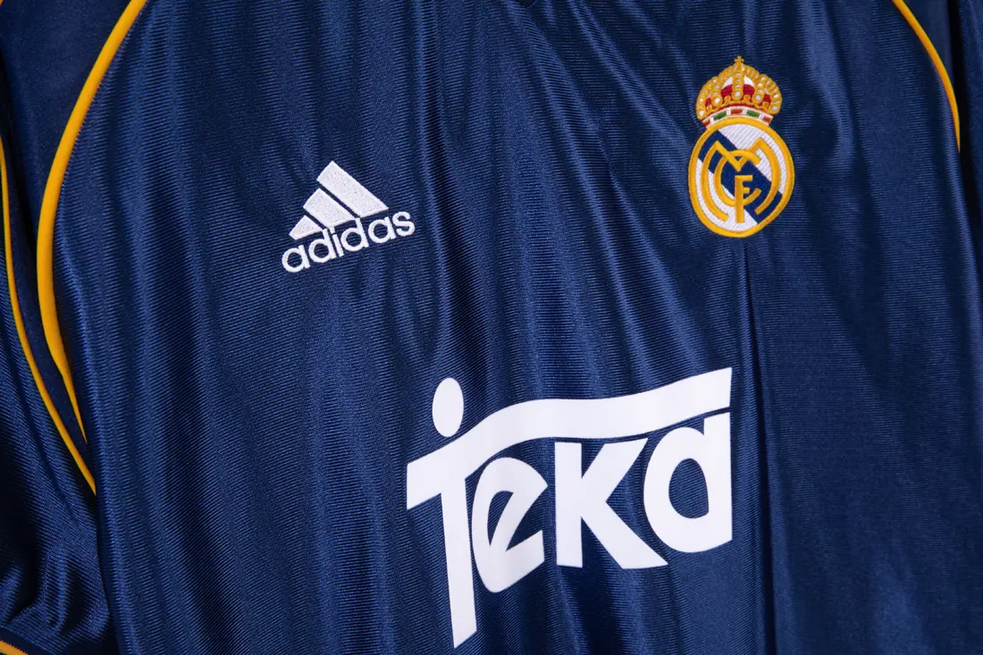 Foto 7 de Temporada 1998/00 Real Madrid tercera azul real 8A