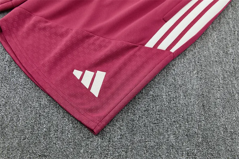 Foto 4 de 26/27 camiseta de manga corta del Real Madrid beige [con pantalones fucsia]
