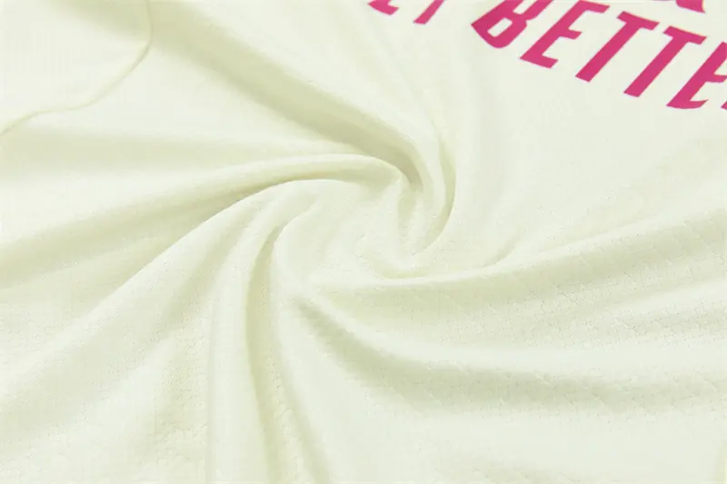 Foto 8 de 26/27 camiseta de manga corta del Real Madrid beige [con pantalones fucsia]