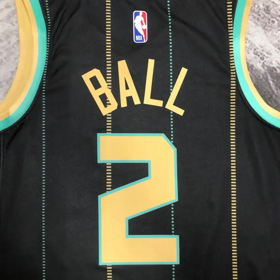 Foto 3 de Hornets, temporada 23, Edición City, número 2 Ball