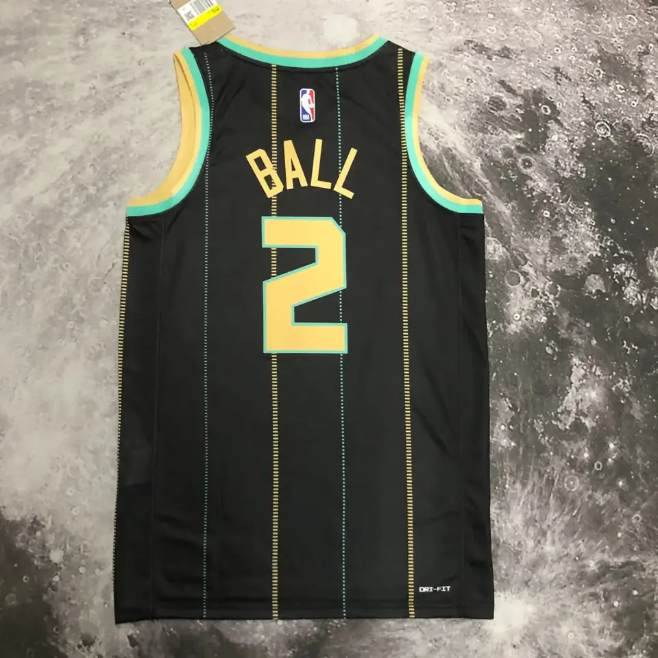 Foto 5 de Hornets, temporada 23, Edición City, número 2 Ball