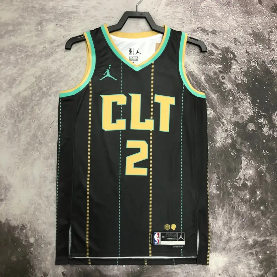 Foto 8 de Hornets, temporada 23, Edición City, número 2 Ball