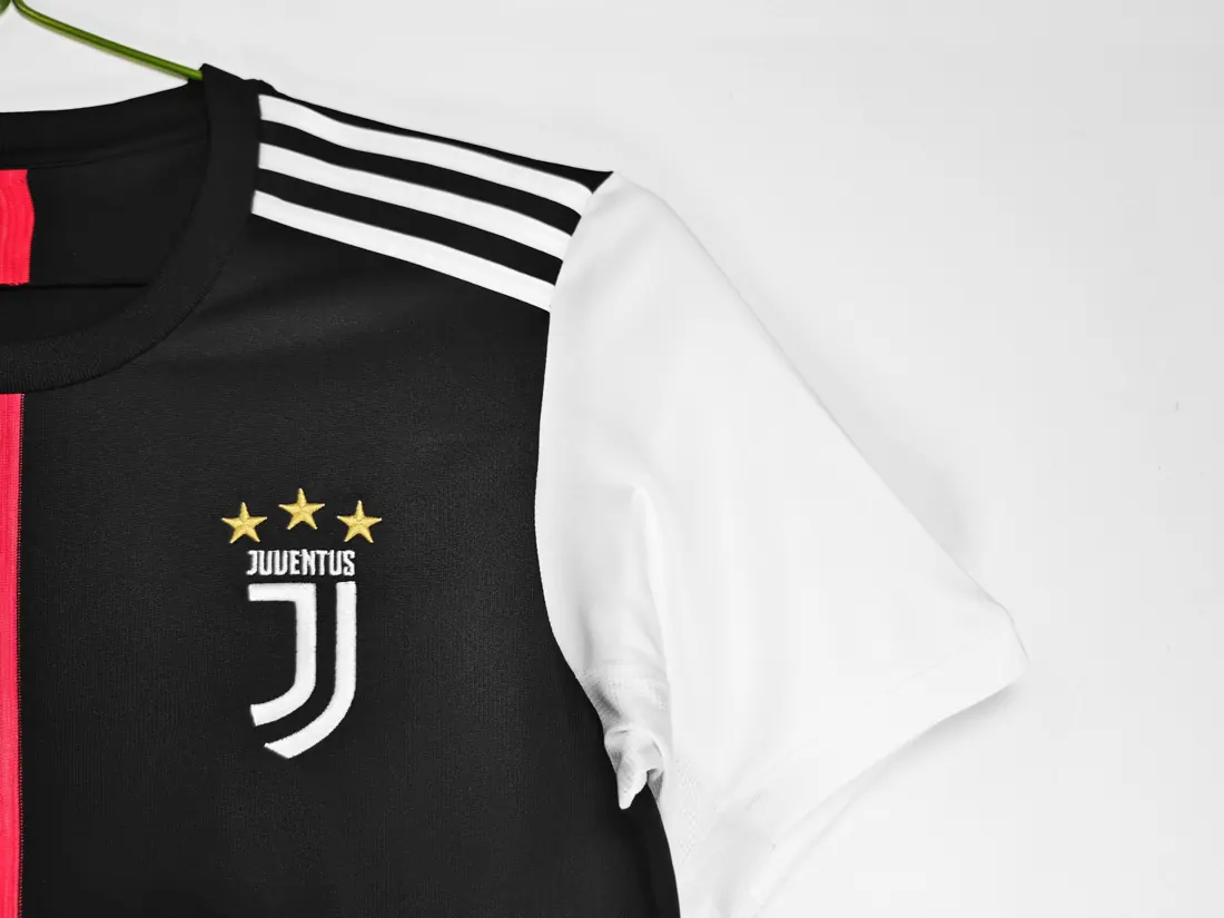 Foto 3 de Temporada 2019/20 Juventus local retro 8A