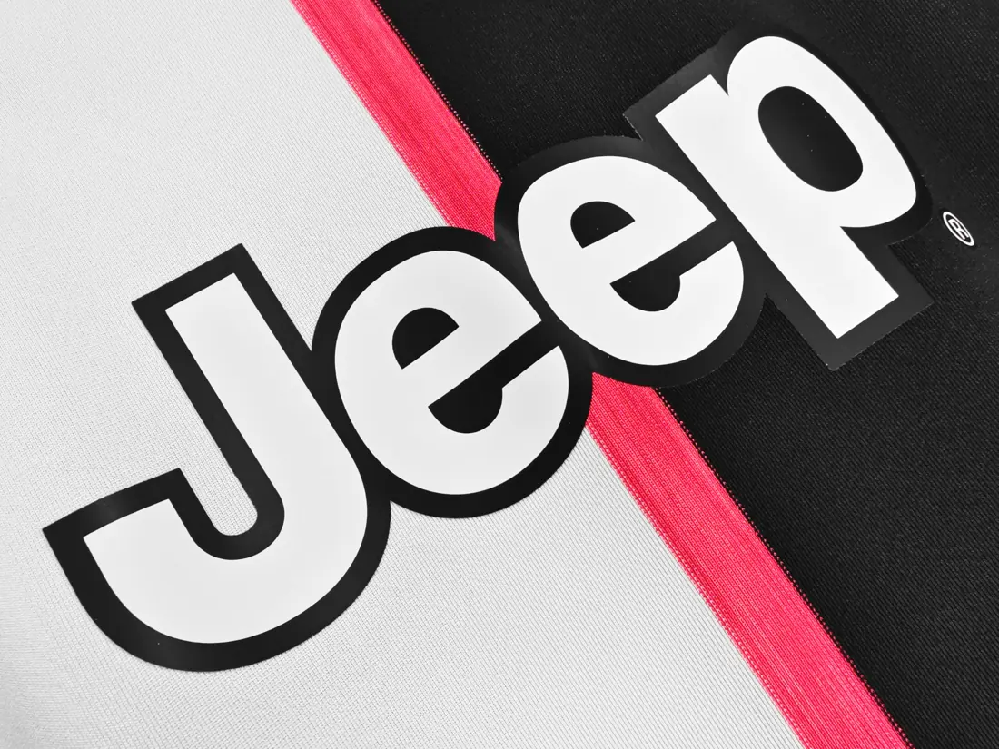 Foto 8 de Temporada 2019/20 Juventus local retro 8A