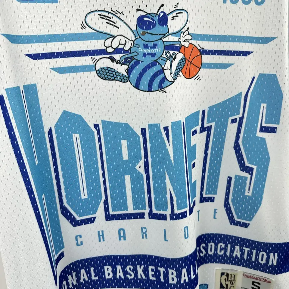 Foto 8 de Modelo 26 MN retro de manga corta Hornets