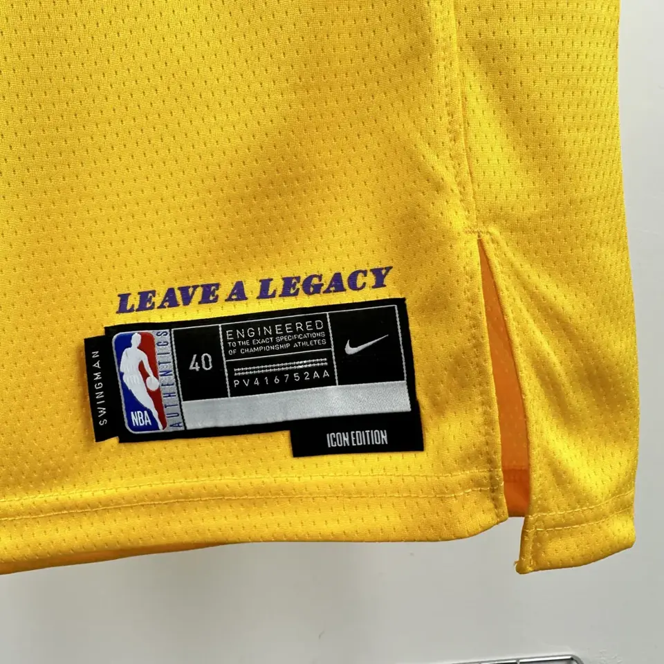 Foto 7 de Temporada 23 Lakers amarillo número 77 Dončić