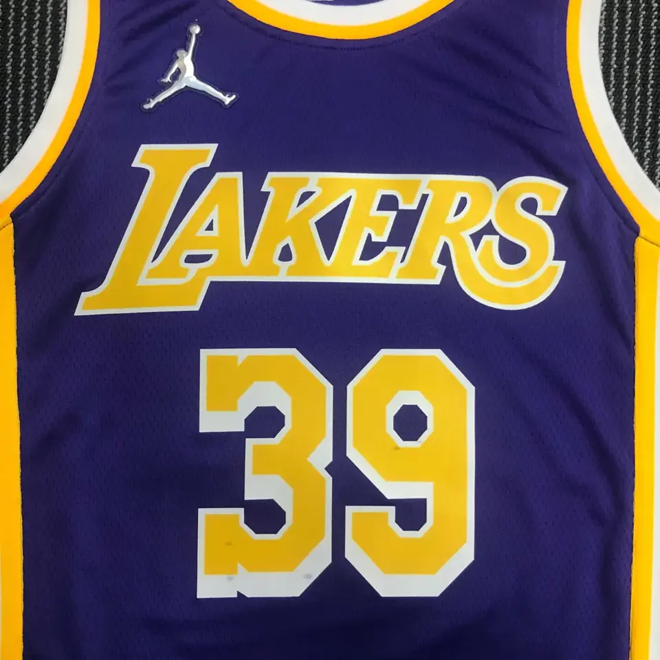 Foto 6 de 75 aniversario Lakers Edición Jumpman número 39 Howard
