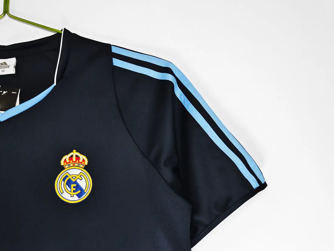 Foto 7 de Temporada 2003/04 Real Madrid visitante 5A