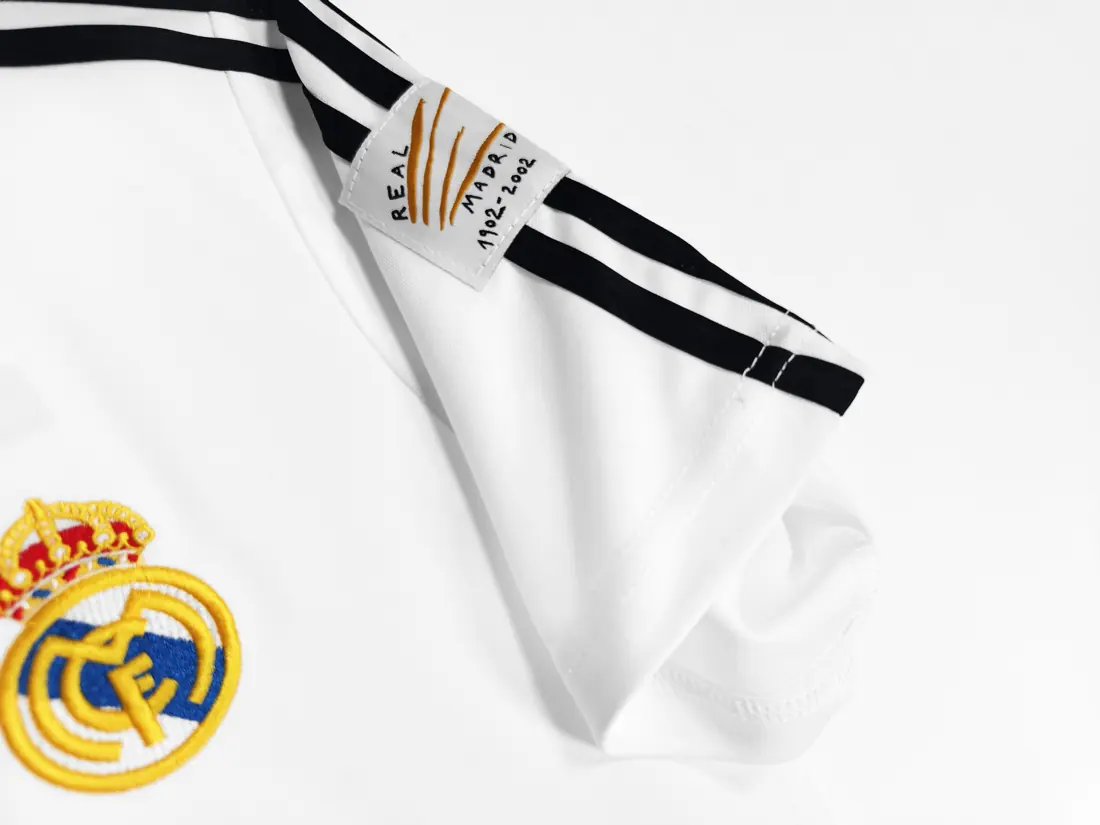 Foto 2 de Temporada 2002/03 Real Madrid local (con publicidad en el pecho)5A