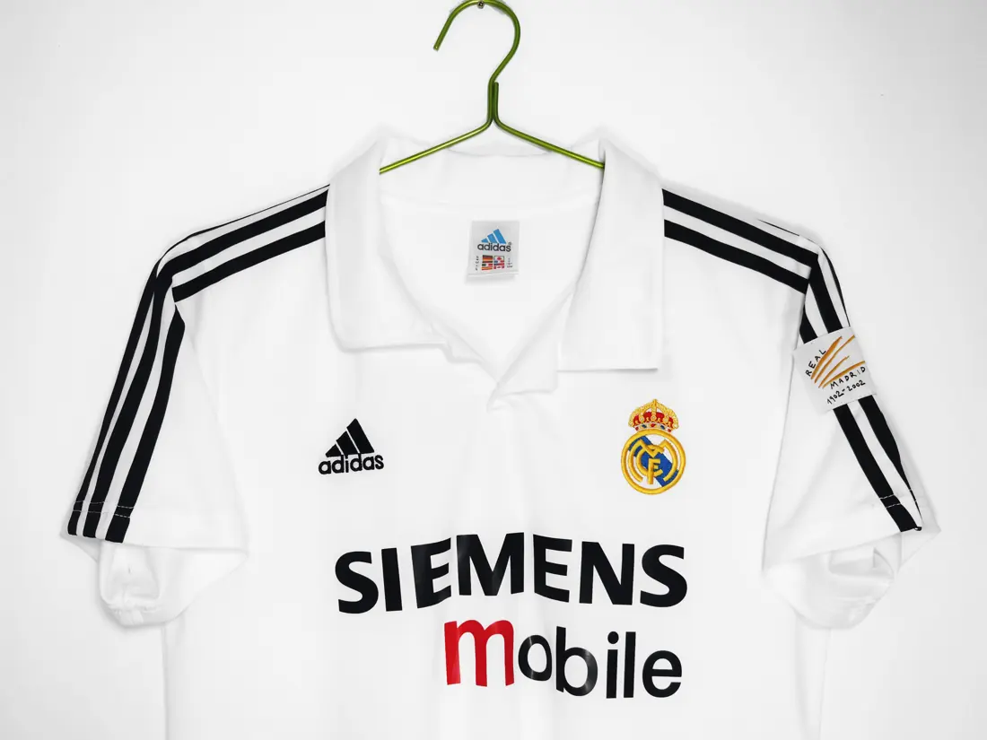 Foto 3 de Temporada 2002/03 Real Madrid local (con publicidad en el pecho)5A