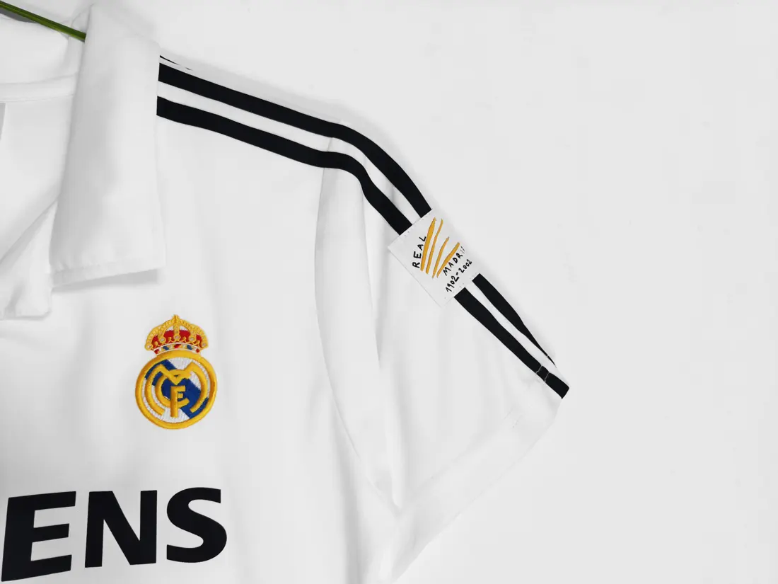 Foto 7 de Temporada 2002/03 Real Madrid local (con publicidad en el pecho)5A