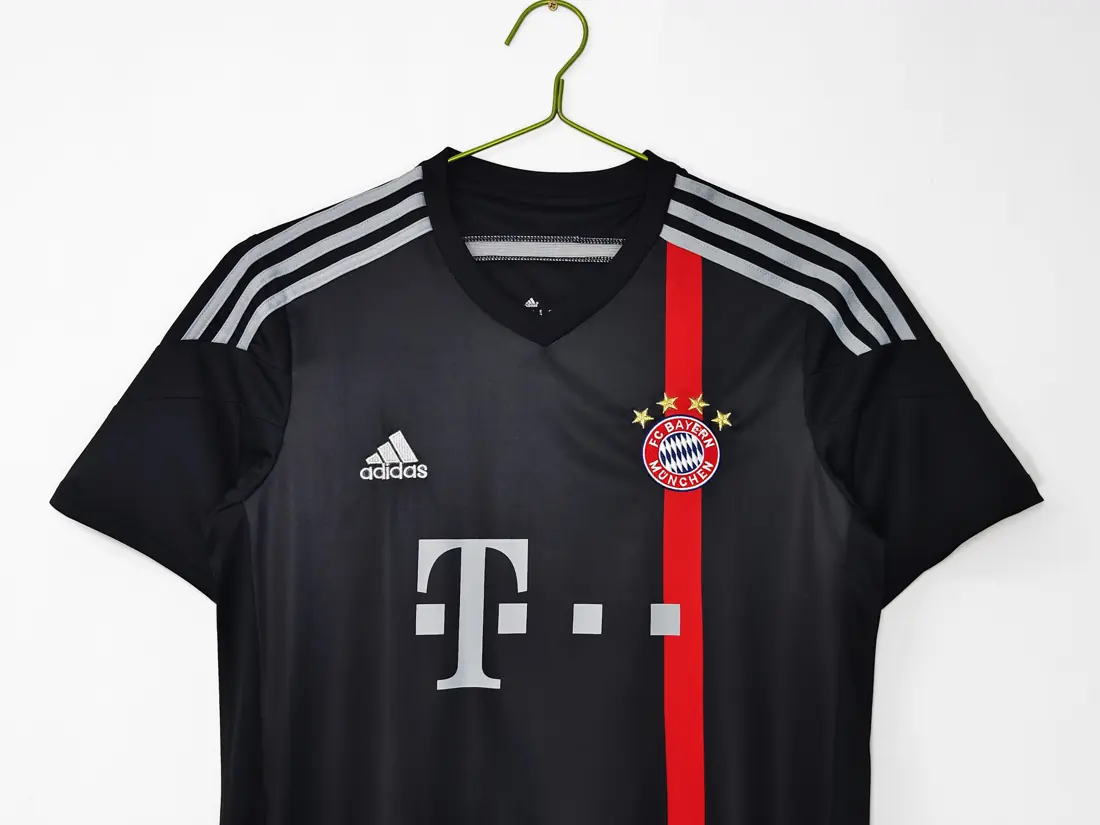 Foto 5 de Temporada 2014/15 Bayern visitante retro 8A