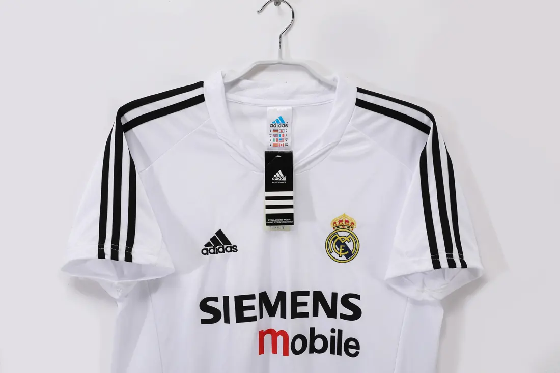Foto 5 de Temporada 2004/05 Real Madrid local retro 5 A