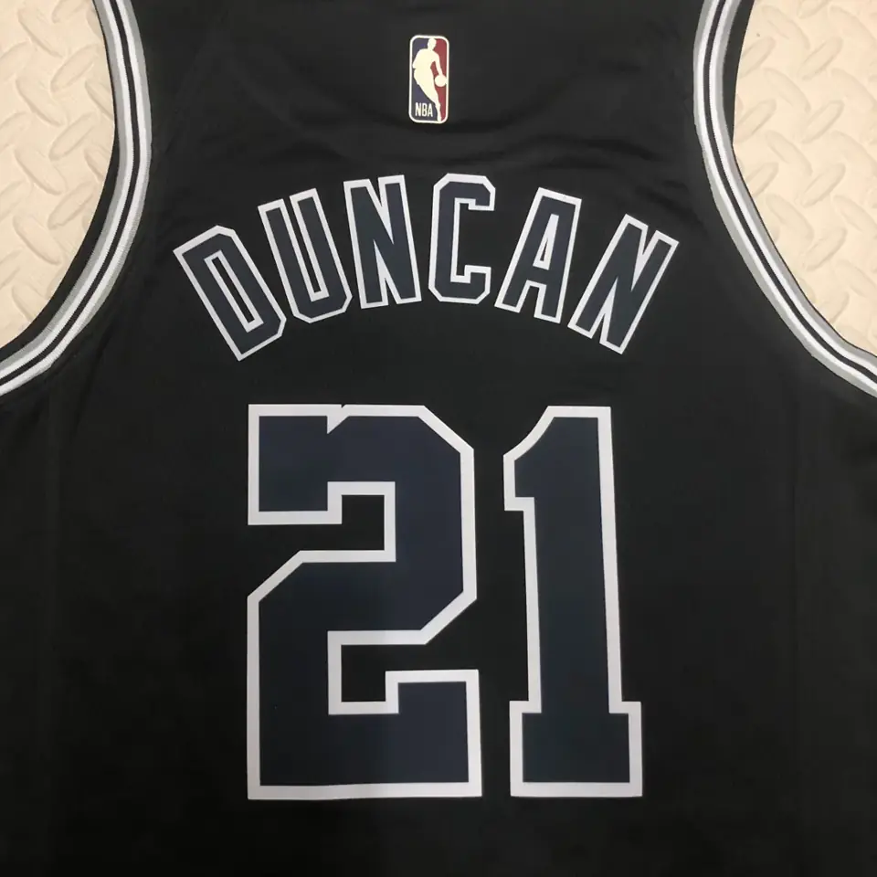 Foto 6 de Temporada 23 Spurs retro número 21 Duncan