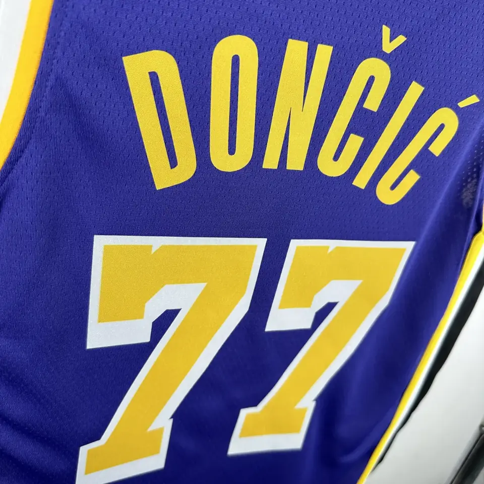 Foto 3 de Lakers Jumpman n.º 77 Doncic