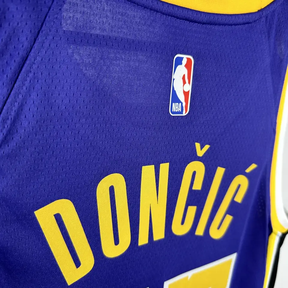 Foto 4 de Lakers Jumpman n.º 77 Doncic