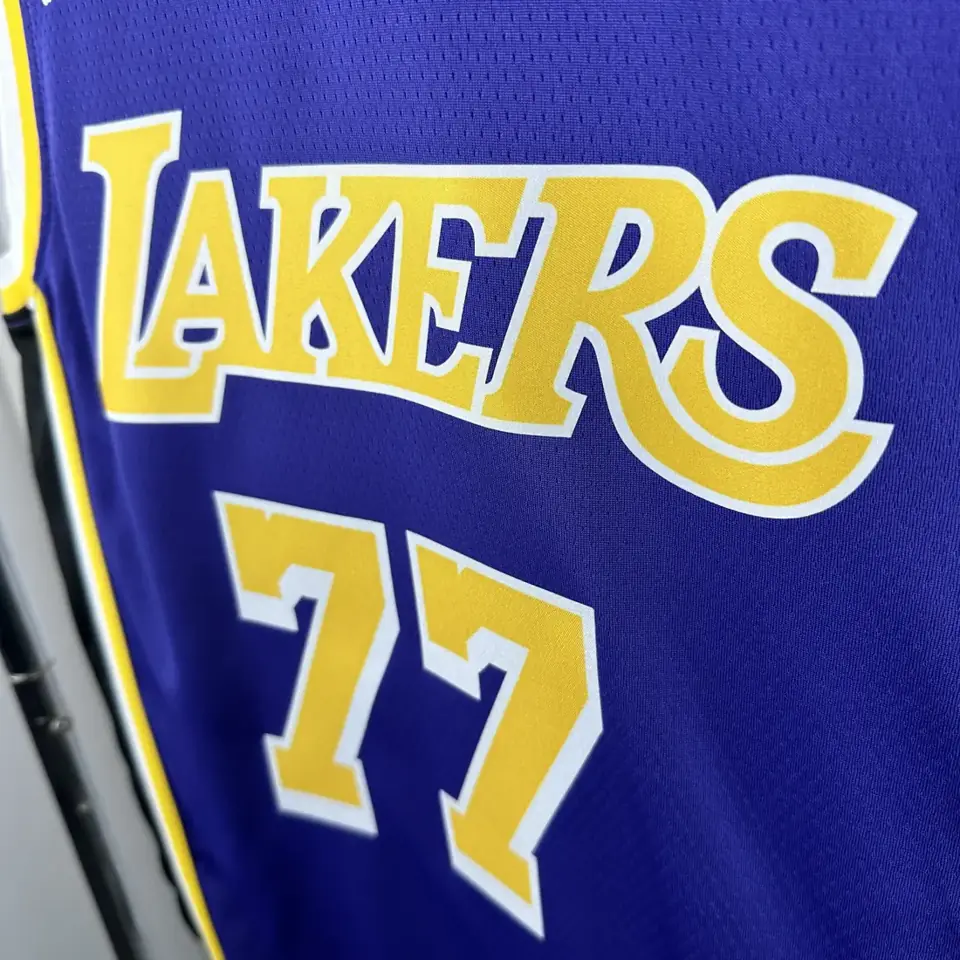 Foto 6 de Lakers Jumpman n.º 77 Doncic