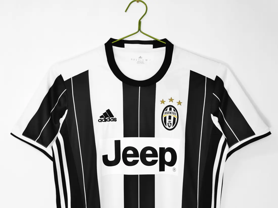 Foto 4 de Temporada 2016/17 Juventus local retro 8A