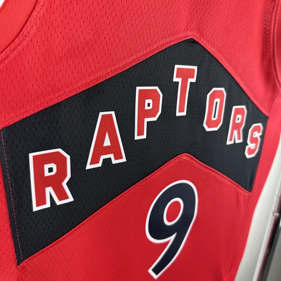 Foto 3 de Temporada 23 Raptors visitante rojo nº 9 Barrett