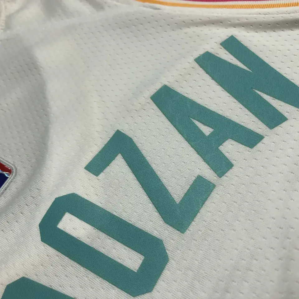 Foto 6 de temporada 22 Spurs edición ciudad número 10 DeRozan