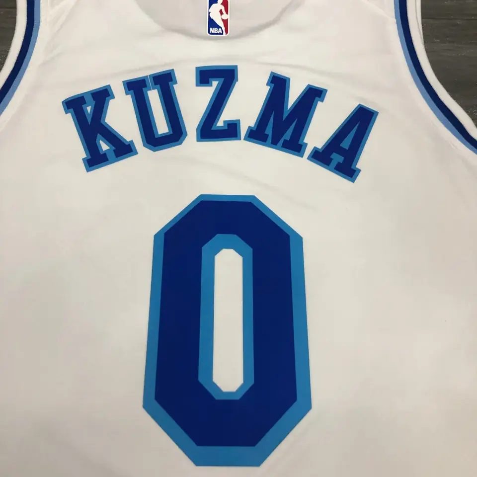 Foto 6 de Los Angeles Lakers Noche Latina retro edición colaboración con cantante blanco número 0 Kyle Kuzma