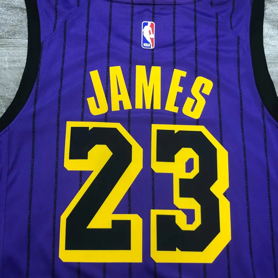 Foto 6 de Temporada 18 Los Angeles Lakers morado Edición limitada de rayas nº 23 James