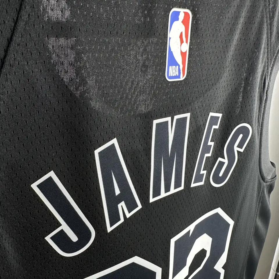 Foto 6 de Lakers negro Edición Homenaje #23 LeBron James