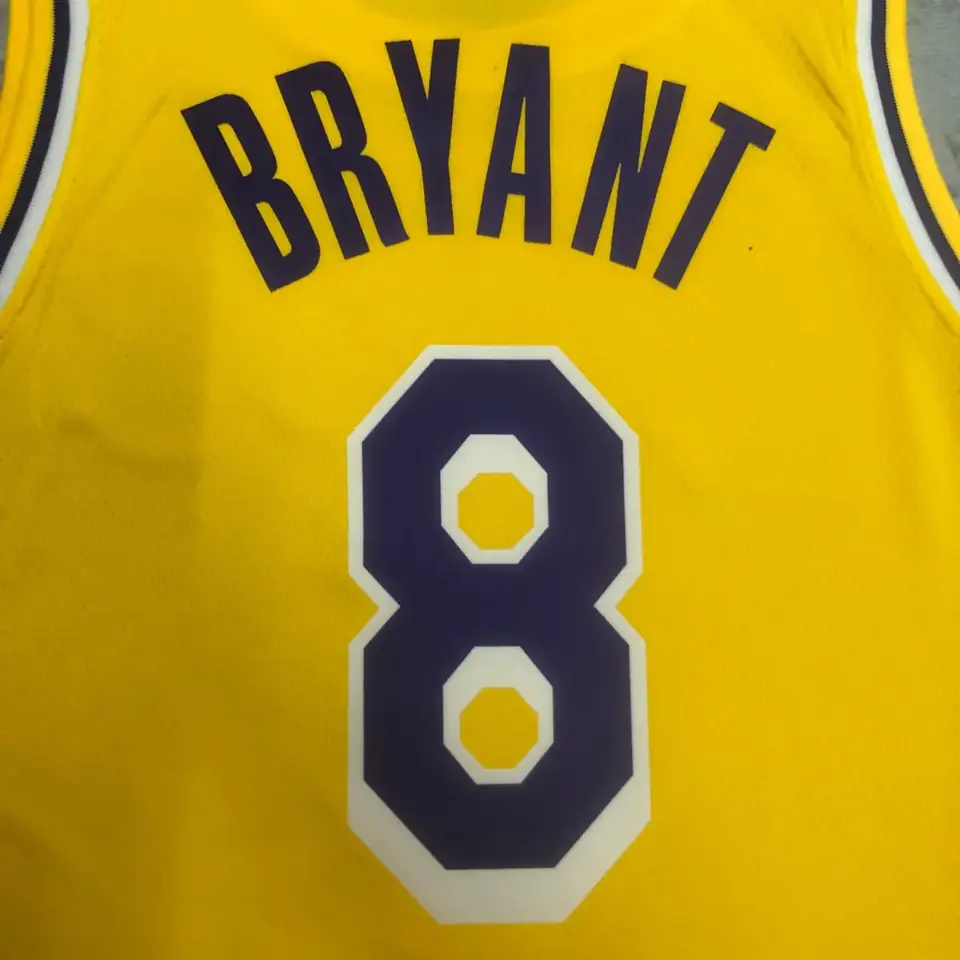 Foto 2 de Temporada 23 Los Angeles Lakers cuello redondo amarillo n.º 8 Kobe