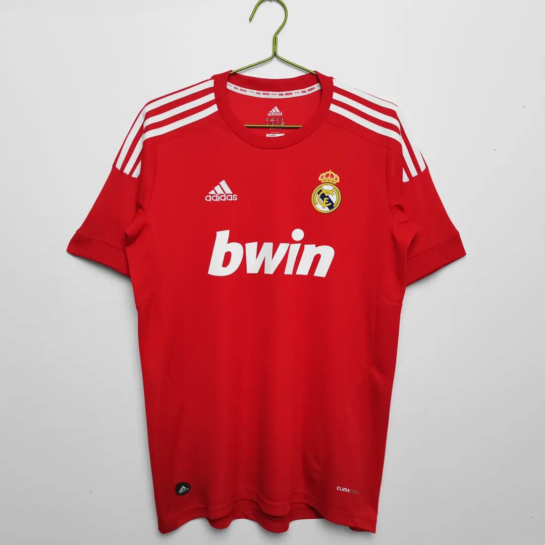 Foto 1 de Temporada 2011/12 Real Madrid tercera retro 2A