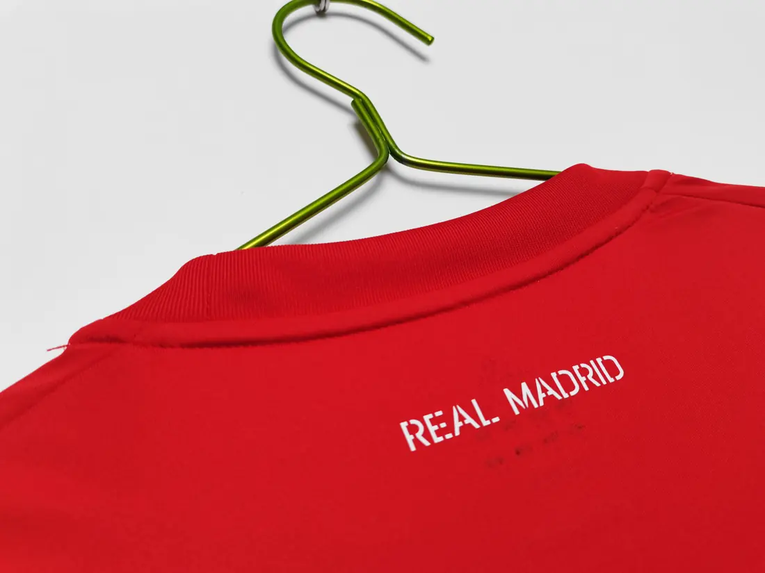 Foto 2 de Temporada 2011/12 Real Madrid tercera retro 2A